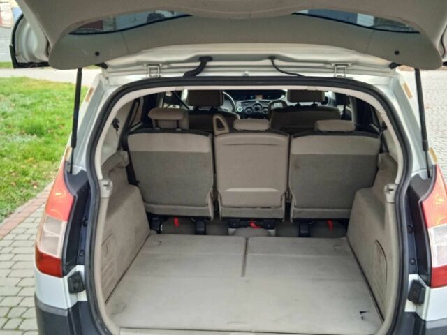 Серый Рено Гранд Сценик, объемом двигателя 1.6 л и пробегом 225 тыс. км за 4300 $, фото 20 на Automoto.ua