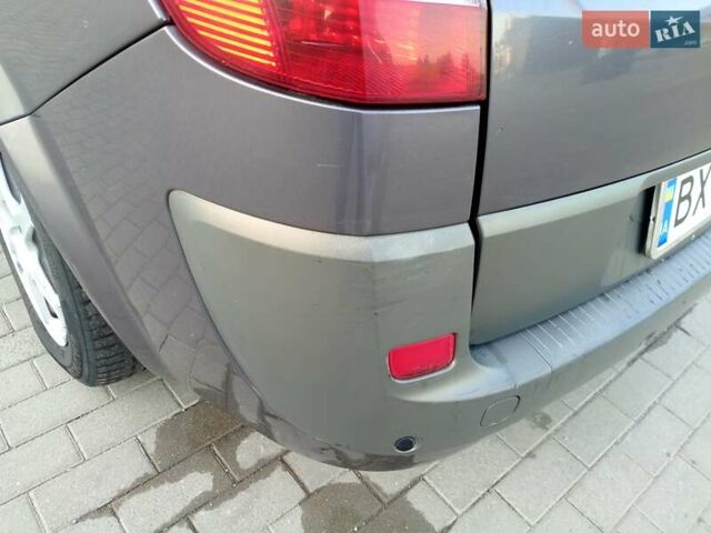 Серый Рено Гранд Сценик, объемом двигателя 1.6 л и пробегом 400 тыс. км за 4500 $, фото 12 на Automoto.ua