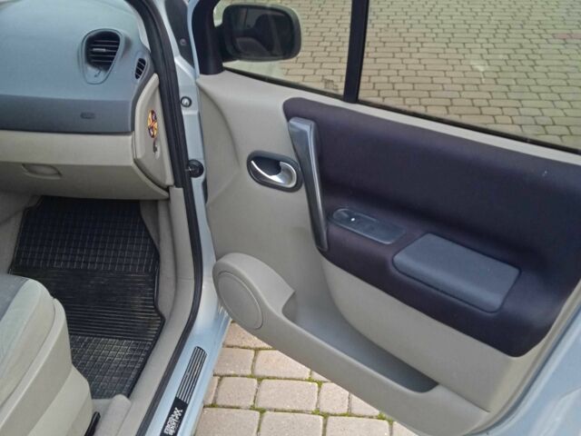 Серый Рено Гранд Сценик, объемом двигателя 1.6 л и пробегом 225 тыс. км за 4300 $, фото 17 на Automoto.ua