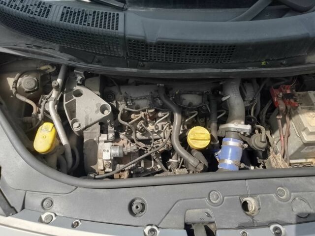 Серый Рено Гранд Сценик, объемом двигателя 1.9 л и пробегом 257 тыс. км за 4750 $, фото 1 на Automoto.ua