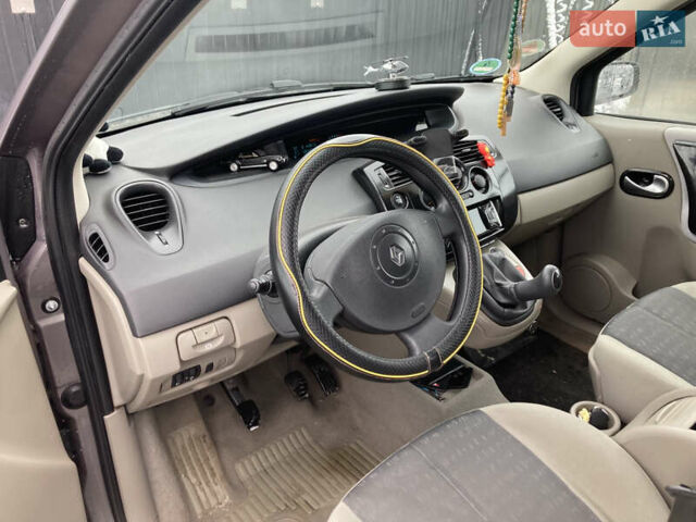 Серый Рено Гранд Сценик, объемом двигателя 1.6 л и пробегом 265 тыс. км за 5199 $, фото 3 на Automoto.ua