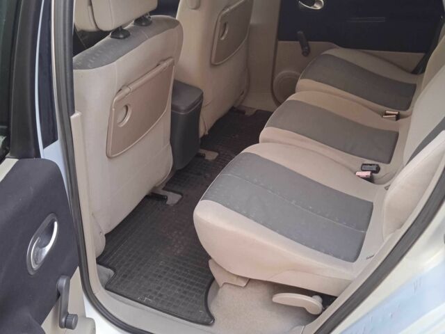 Серый Рено Гранд Сценик, объемом двигателя 1.6 л и пробегом 225 тыс. км за 4300 $, фото 16 на Automoto.ua