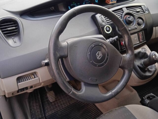 Серый Рено Гранд Сценик, объемом двигателя 1.6 л и пробегом 225 тыс. км за 4300 $, фото 13 на Automoto.ua