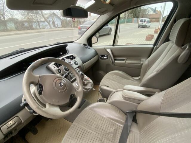 Серый Рено Гранд Сценик, объемом двигателя 1.9 л и пробегом 162 тыс. км за 4500 $, фото 5 на Automoto.ua