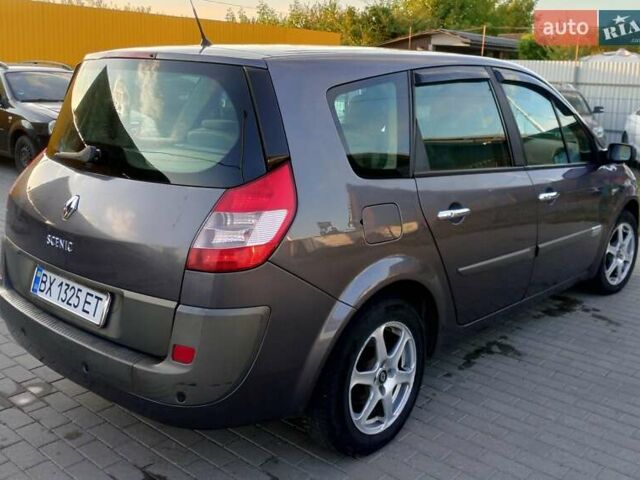 Серый Рено Гранд Сценик, объемом двигателя 1.6 л и пробегом 400 тыс. км за 4500 $, фото 4 на Automoto.ua