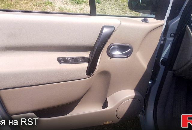 Серый Рено Гранд Сценик, объемом двигателя 1.6 л и пробегом 0 тыс. км за 3500 $, фото 6 на Automoto.ua