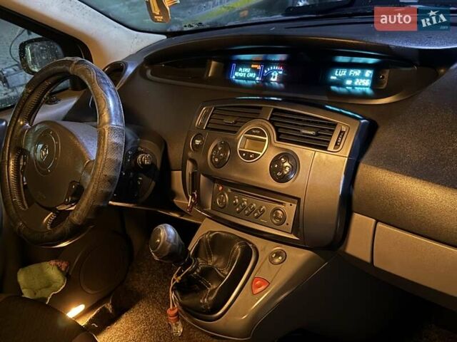 Серый Рено Гранд Сценик, объемом двигателя 1.9 л и пробегом 183 тыс. км за 3800 $, фото 4 на Automoto.ua