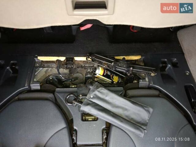 Серый Рено Гранд Сценик, объемом двигателя 2 л и пробегом 235 тыс. км за 5800 $, фото 14 на Automoto.ua