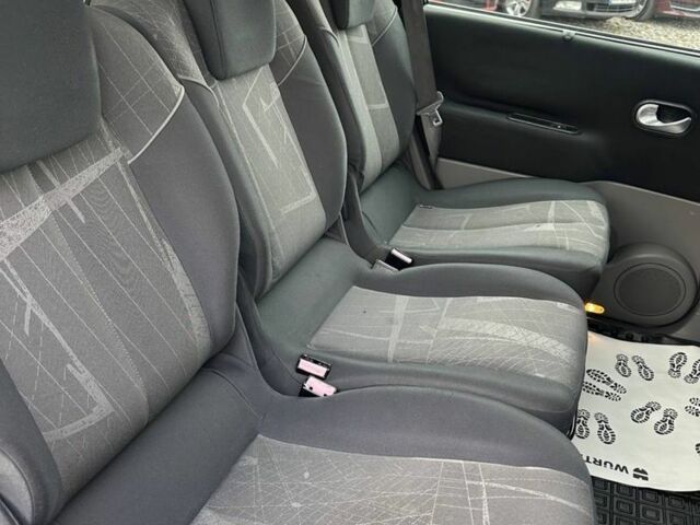 Серый Рено Гранд Сценик, объемом двигателя 2 л и пробегом 274 тыс. км за 4700 $, фото 5 на Automoto.ua