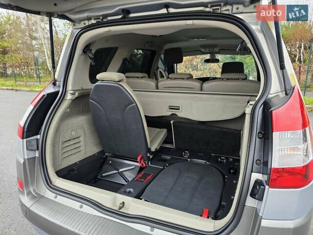 Серый Рено Гранд Сценик, объемом двигателя 2 л и пробегом 274 тыс. км за 5499 $, фото 30 на Automoto.ua