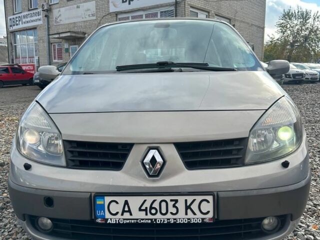 Серый Рено Гранд Сценик, объемом двигателя 2 л и пробегом 274 тыс. км за 4700 $, фото 4 на Automoto.ua
