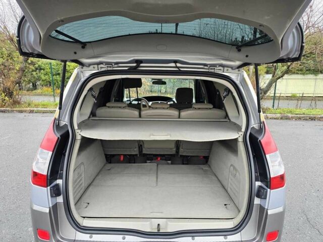 Серый Рено Гранд Сценик, объемом двигателя 2 л и пробегом 274 тыс. км за 5499 $, фото 18 на Automoto.ua