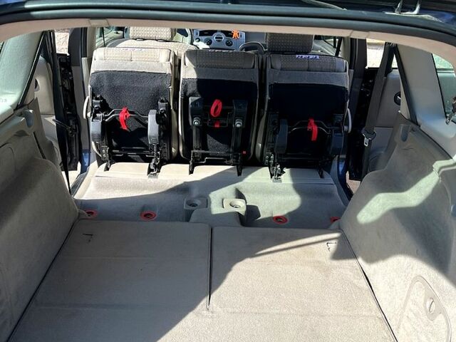 Серый Рено Гранд Сценик, объемом двигателя 2 л и пробегом 207 тыс. км за 5000 $, фото 12 на Automoto.ua