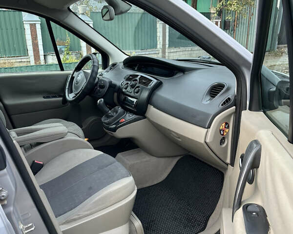 Сірий Рено Гранд Сценік, об'ємом двигуна 1.6 л та пробігом 181 тис. км за 4900 $, фото 12 на Automoto.ua