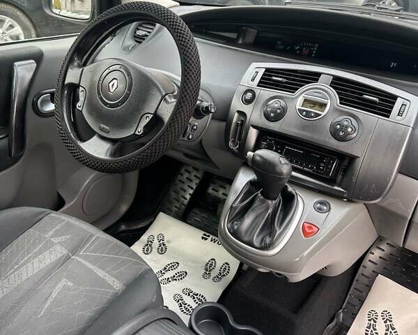 Серый Рено Гранд Сценик, объемом двигателя 2 л и пробегом 274 тыс. км за 4700 $, фото 13 на Automoto.ua