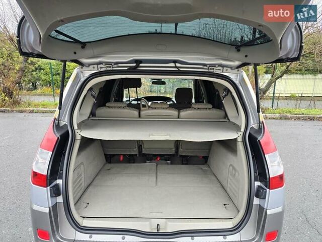 Серый Рено Гранд Сценик, объемом двигателя 2 л и пробегом 274 тыс. км за 5499 $, фото 31 на Automoto.ua