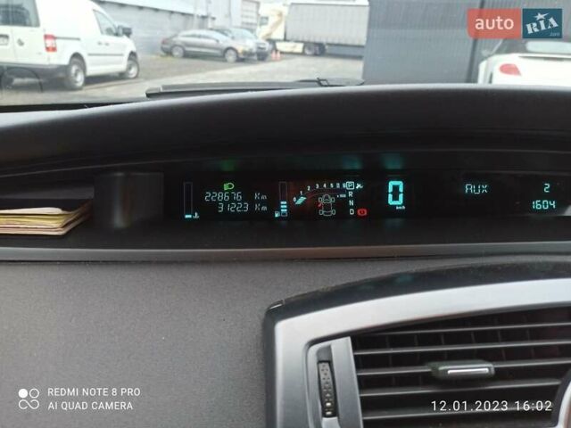 Рено Гранд Сценік 2005 у Луцьку на Automoto.ua Сірий Рено Гранд Сценік, об'ємом двигуна 2 л та пробігом 228 тис. км за 4600 $, фото 12 на Automoto.ua