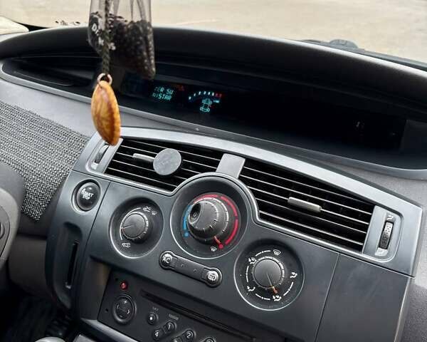 Серый Рено Гранд Сценик, объемом двигателя 1.6 л и пробегом 252 тыс. км за 4600 $, фото 8 на Automoto.ua