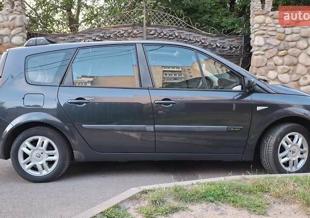 Рено Гранд Сценік 2005 у Луцьку на Automoto.ua Сірий Рено Гранд Сценік, об'ємом двигуна 1.6 л та пробігом 220 тис. км за 4899 $, фото 10 на Automoto.ua