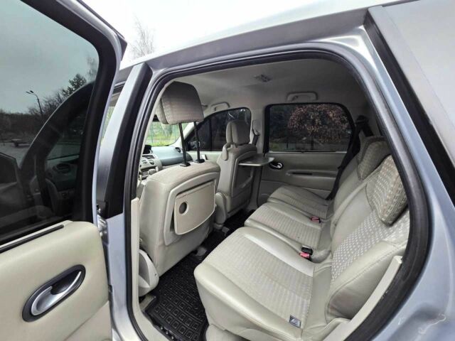 Серый Рено Гранд Сценик, объемом двигателя 2 л и пробегом 274 тыс. км за 5499 $, фото 8 на Automoto.ua