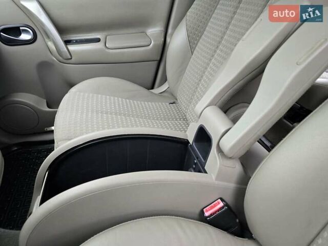 Серый Рено Гранд Сценик, объемом двигателя 2 л и пробегом 274 тыс. км за 5499 $, фото 24 на Automoto.ua