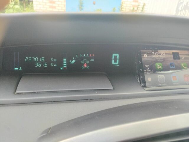 Серый Рено Гранд Сценик, объемом двигателя 2 л и пробегом 237 тыс. км за 5500 $, фото 19 на Automoto.ua