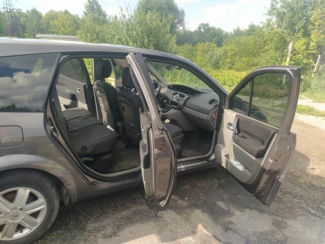 Серый Рено Гранд Сценик, объемом двигателя 2 л и пробегом 237 тыс. км за 5500 $, фото 18 на Automoto.ua