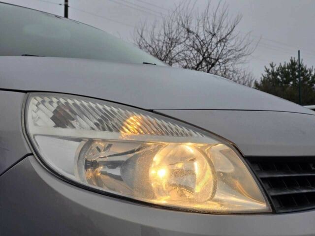 Серый Рено Гранд Сценик, объемом двигателя 2 л и пробегом 274 тыс. км за 5499 $, фото 2 на Automoto.ua