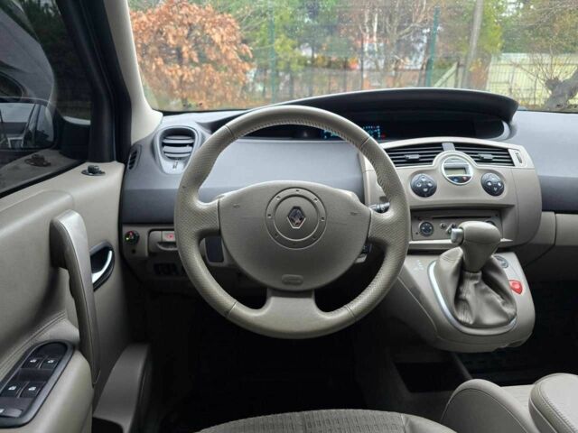 Серый Рено Гранд Сценик, объемом двигателя 2 л и пробегом 274 тыс. км за 5499 $, фото 14 на Automoto.ua