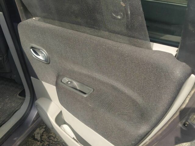 Серый Рено Гранд Сценик, объемом двигателя 2 л и пробегом 237 тыс. км за 5500 $, фото 15 на Automoto.ua