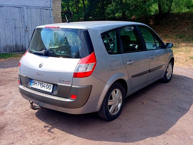 Серый Рено Гранд Сценик, объемом двигателя 1.9 л и пробегом 230 тыс. км за 3650 $, фото 4 на Automoto.ua