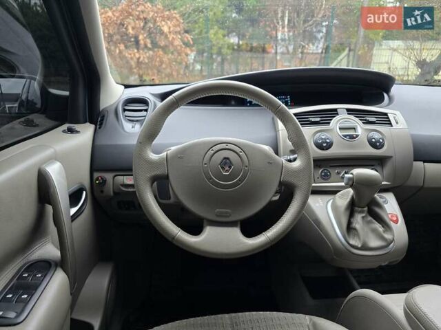 Серый Рено Гранд Сценик, объемом двигателя 2 л и пробегом 274 тыс. км за 5499 $, фото 18 на Automoto.ua