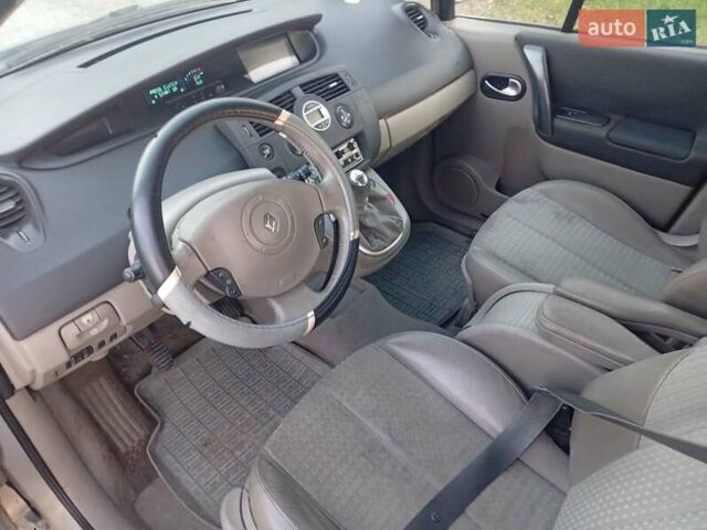 Серый Рено Гранд Сценик, объемом двигателя 1.9 л и пробегом 230 тыс. км за 1850 $, фото 9 на Automoto.ua