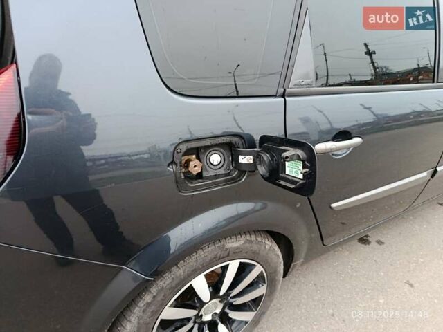 Серый Рено Гранд Сценик, объемом двигателя 2 л и пробегом 235 тыс. км за 5800 $, фото 16 на Automoto.ua