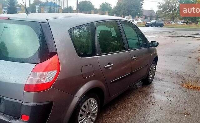 Серый Рено Гранд Сценик, объемом двигателя 2 л и пробегом 271 тыс. км за 4800 $, фото 1 на Automoto.ua