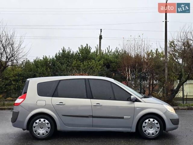 Серый Рено Гранд Сценик, объемом двигателя 2 л и пробегом 274 тыс. км за 5499 $, фото 12 на Automoto.ua