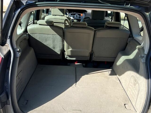 Серый Рено Гранд Сценик, объемом двигателя 2 л и пробегом 207 тыс. км за 5000 $, фото 10 на Automoto.ua