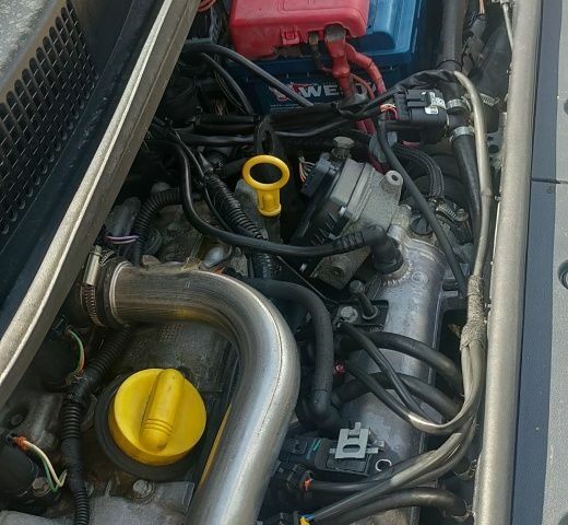 Серый Рено Гранд Сценик, объемом двигателя 2 л и пробегом 300 тыс. км за 4400 $, фото 3 на Automoto.ua