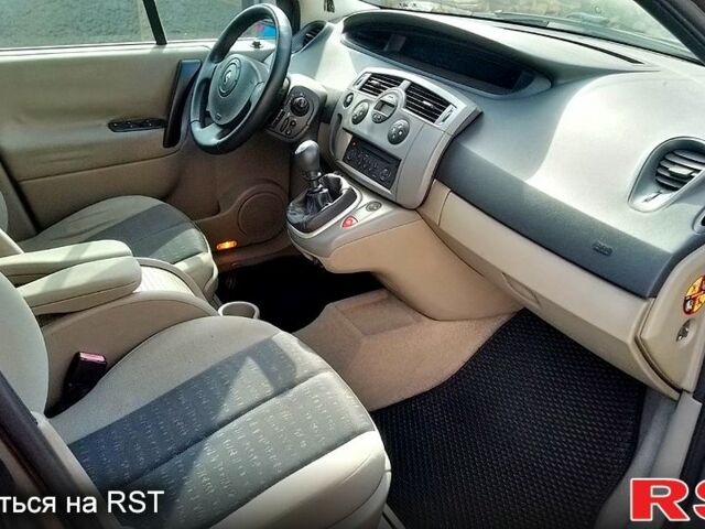 Серый Рено Гранд Сценик, объемом двигателя 2 л и пробегом 271 тыс. км за 4800 $, фото 4 на Automoto.ua