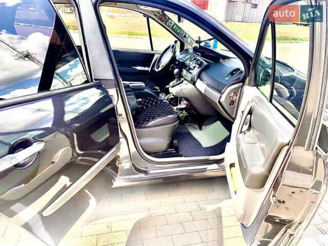 Серый Рено Гранд Сценик, объемом двигателя 2 л и пробегом 317 тыс. км за 5300 $, фото 6 на Automoto.ua