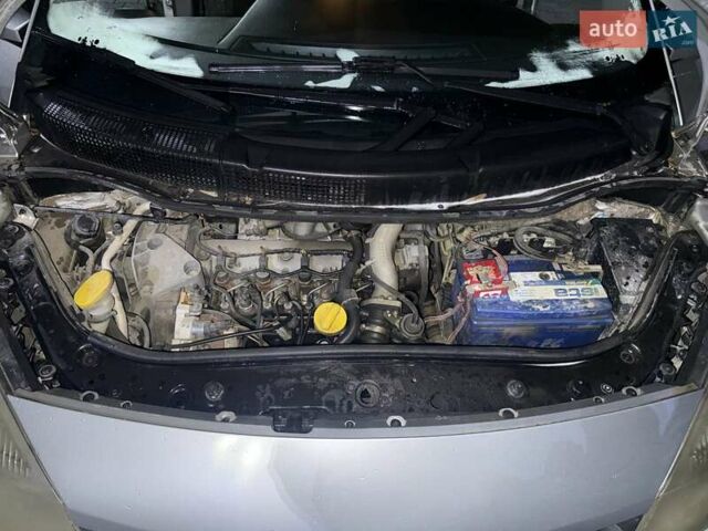 Серый Рено Гранд Сценик, объемом двигателя 1.9 л и пробегом 183 тыс. км за 3800 $, фото 3 на Automoto.ua