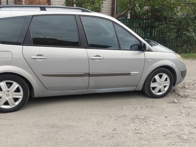 Серый Рено Гранд Сценик, объемом двигателя 0 л и пробегом 872 тыс. км за 3150 $, фото 2 на Automoto.ua