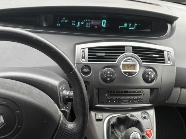 Сірий Рено Гранд Сценік, об'ємом двигуна 2 л та пробігом 277 тис. км за 5300 $, фото 2 на Automoto.ua