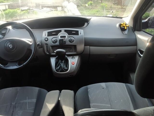 Серый Рено Гранд Сценик, объемом двигателя 0 л и пробегом 872 тыс. км за 3150 $, фото 6 на Automoto.ua