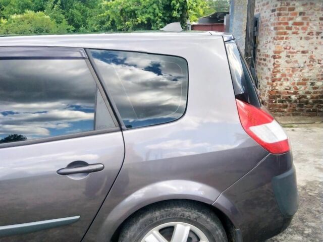 Серый Рено Гранд Сценик, объемом двигателя 2 л и пробегом 237 тыс. км за 5500 $, фото 5 на Automoto.ua