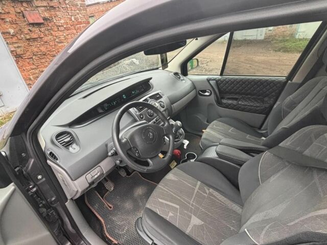 Сірий Рено Гранд Сценік, об'ємом двигуна 2 л та пробігом 277 тис. км за 5300 $, фото 4 на Automoto.ua