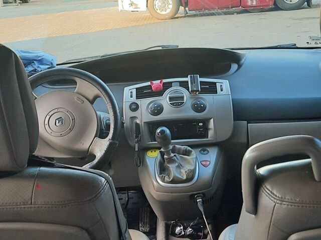 Серый Рено Гранд Сценик, объемом двигателя 1.9 л и пробегом 265 тыс. км за 4500 $, фото 5 на Automoto.ua