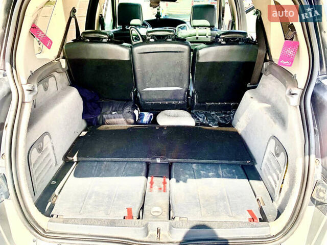 Серый Рено Гранд Сценик, объемом двигателя 2 л и пробегом 317 тыс. км за 5300 $, фото 9 на Automoto.ua