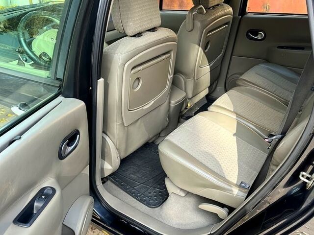 Серый Рено Гранд Сценик, объемом двигателя 2 л и пробегом 207 тыс. км за 5000 $, фото 6 на Automoto.ua