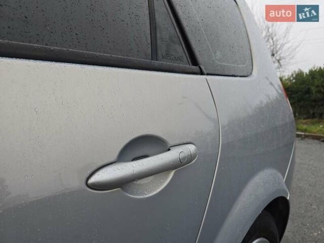 Серый Рено Гранд Сценик, объемом двигателя 2 л и пробегом 274 тыс. км за 5499 $, фото 13 на Automoto.ua